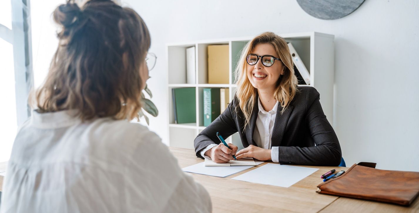 Afbeelding ter illustratie van het nieuwsbericht "Aangepaste regeling voor mantelzorgers met een uitkering volledige werkloosheid" op 27-02-2026